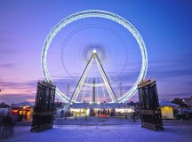 Grande roue de la Concorde à l'heure bleue, Paris, France.